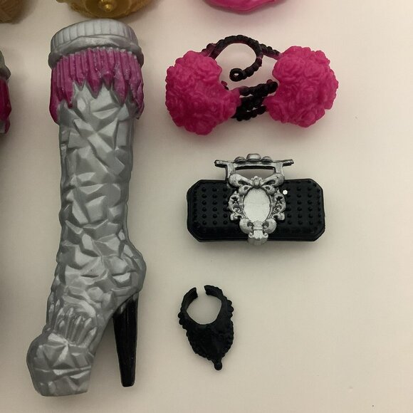 Ever After High Doll Accessories Lot Purse Bag Picnic Basket Boots Necklace - Picture 6 of 16